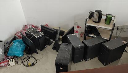 關于報廢電腦、驗鈔機、課桌椅、多媒體設備及報刊架等學校資產處置的公告